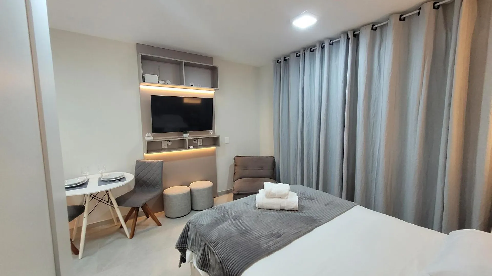 Studio Lux Ao Lado Da Puc Com Netflix Porto Alegre Brésil
